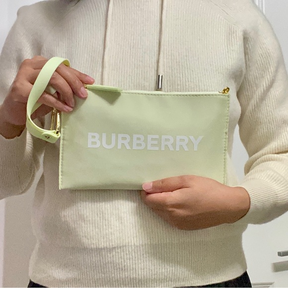 🆕 Burberry Cosmetic Pouch Converted Shoulder Bag with Wristlet Lime Green - Picture 5 of 13